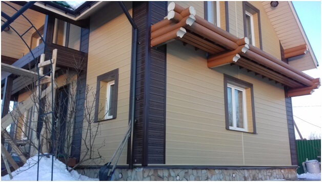 Дом с фасадом из сайдинга ДПК